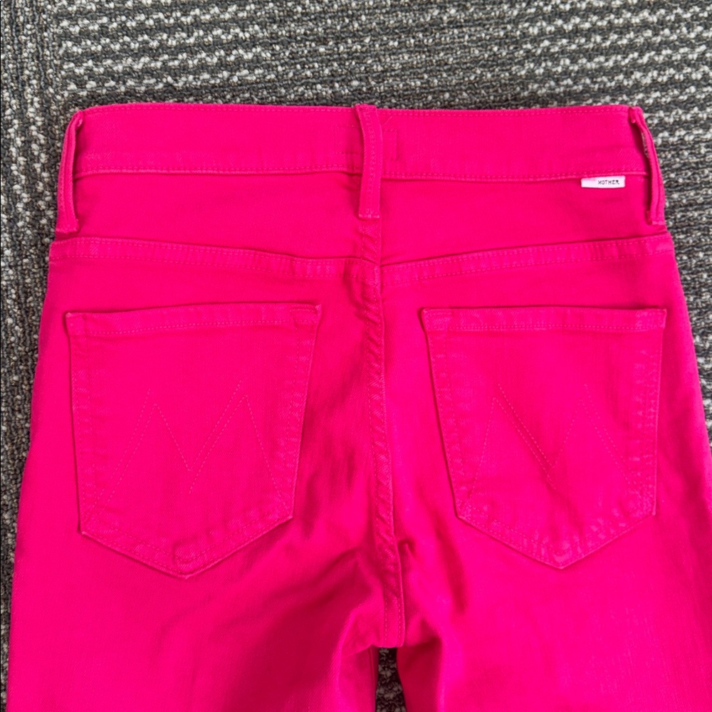 Mother The Insider Crop Step Fray in Play Date Raspberry Sorbet, size 26 - Picture 9 of 10